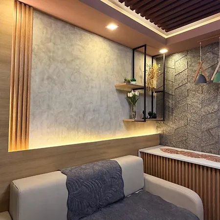 Bayshore Getaway Condotel Byclowie